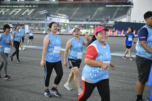 BIB: 13259, 1618, 131
                            <button type="button" onclick="openModal(10711165)" class="btn btn-primary btn-sm float-right btn-popup" data-toggle="modal" data-target=".modal-high-quality">
                        <i class="fas fa-shopping-cart"></i> Add to Cart
                    </button>
                                            <button type="button" onclick="isThisMe(10711165, true)" class="btn btn-success btn-sm float-right btn-popup btn-isme hidden" data-toggle="tooltip" data-placement="bottom" title="นี่คือรูปของคุณใช่ไหม คลิกที่นี่เพื่อเอาเข้าอัลบั้ม">
                        <i class="fas fa-plus"></i> Add to album
                    </button>
                    <button type="button" onclick="isThisMe(10711165, false)" class="btn btn-warning btn-sm float-right btn-popup btn-isnotme hidden">
                        <i class="fas fa-ban"></i> Remove from album
                    </button>